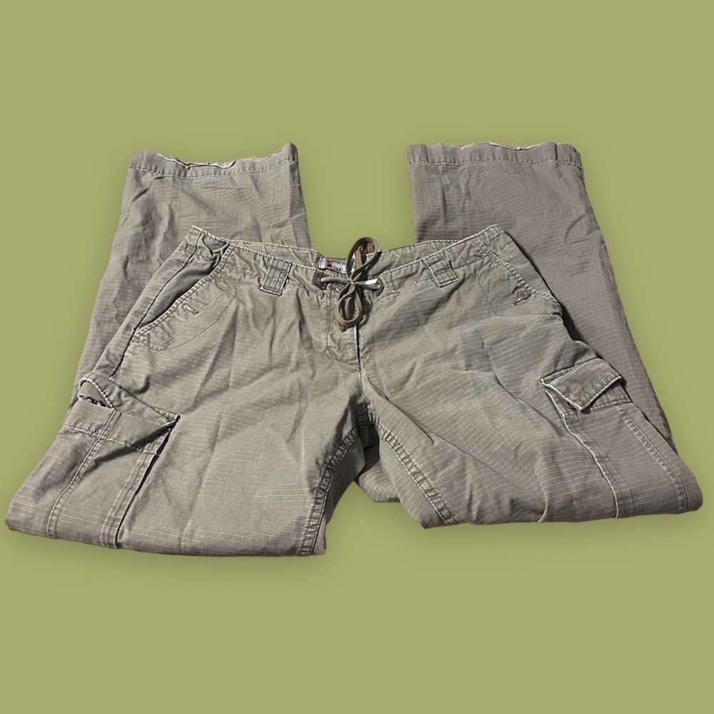 green low rise cargo pants